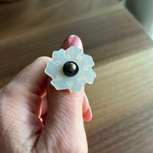 Charlotte 8gr Silver Ring, size 7 with mother pearl disk
